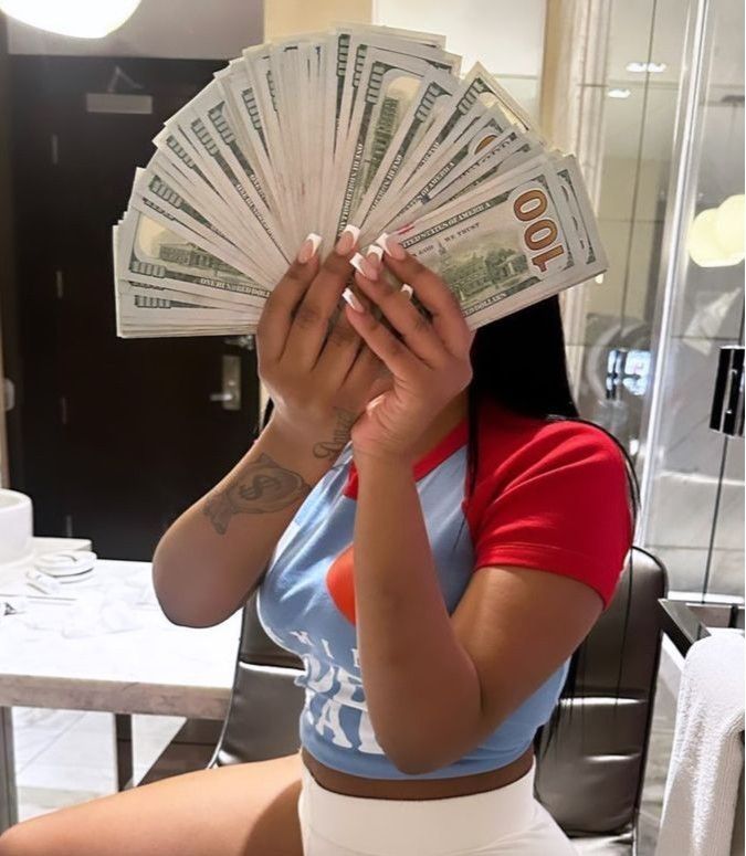 9 Ways That OnlyFans Models Can Make Money